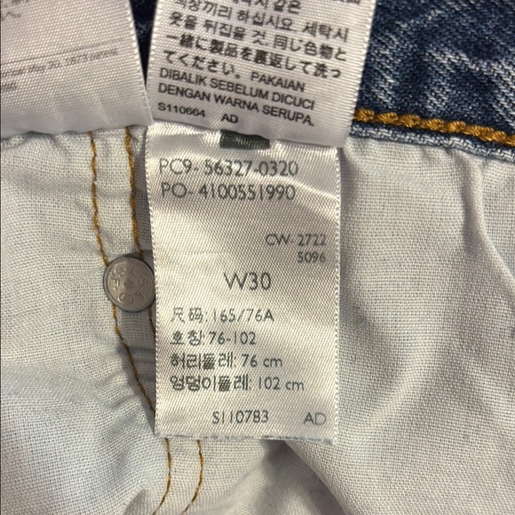 Distressed Levi Denim Women Shorts - Picture 5 of 5